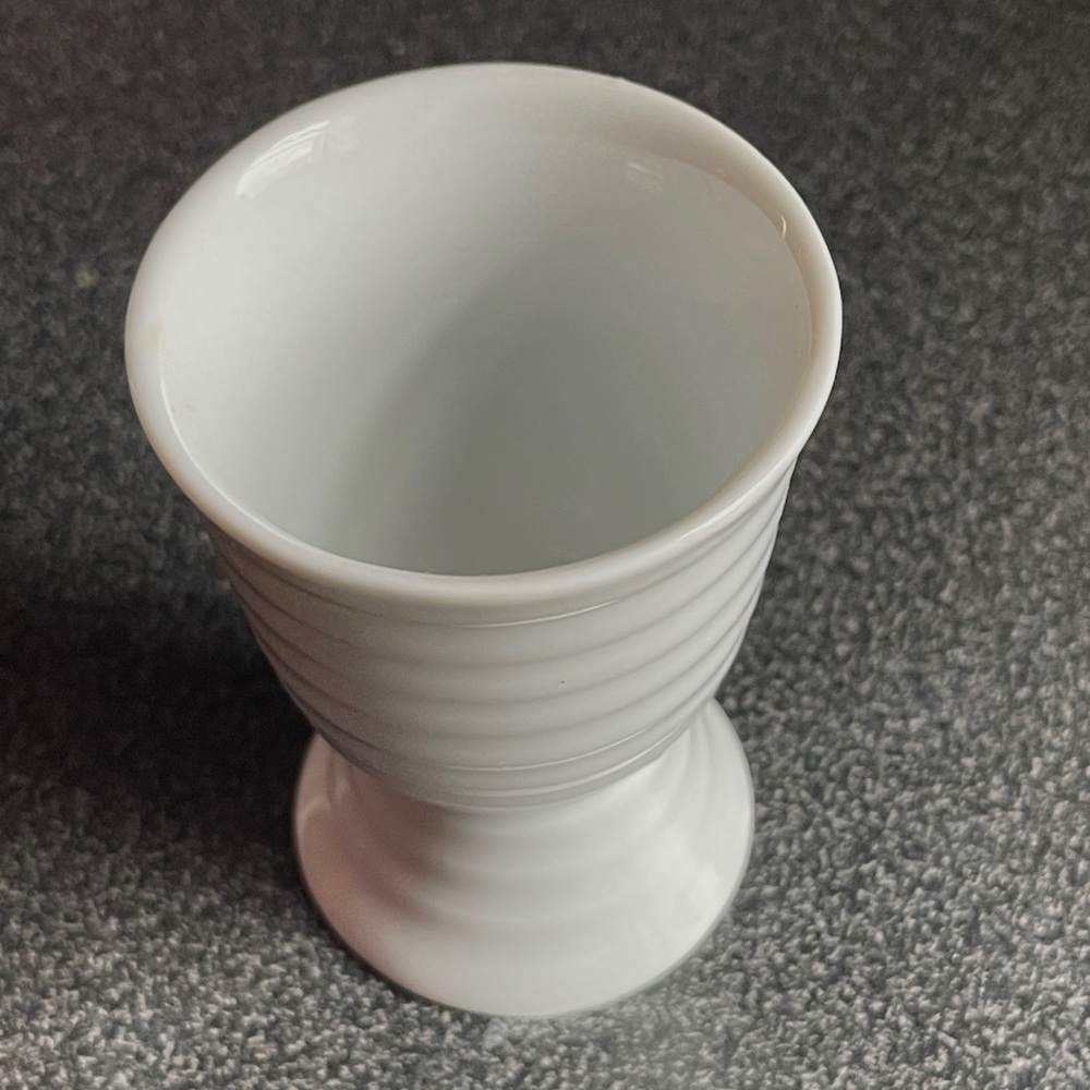 2 vintage Wedgwood egg cups serving porcelain - Picture 5 of 8